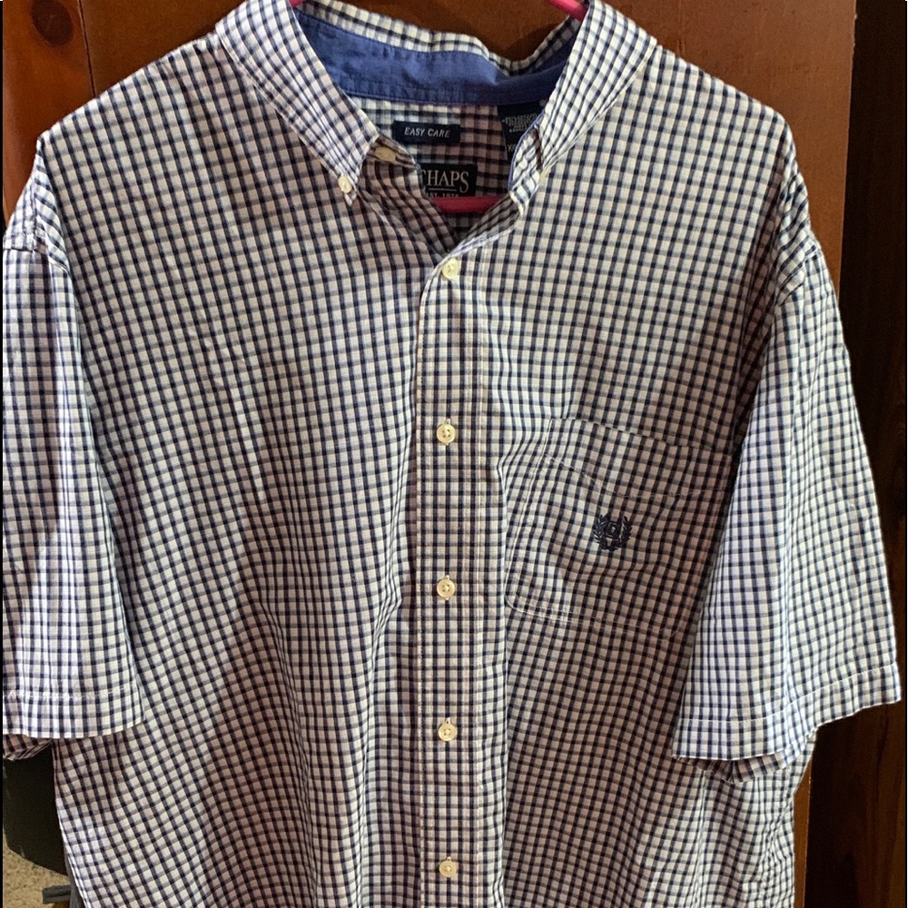 Men’s button up Chaps shirt